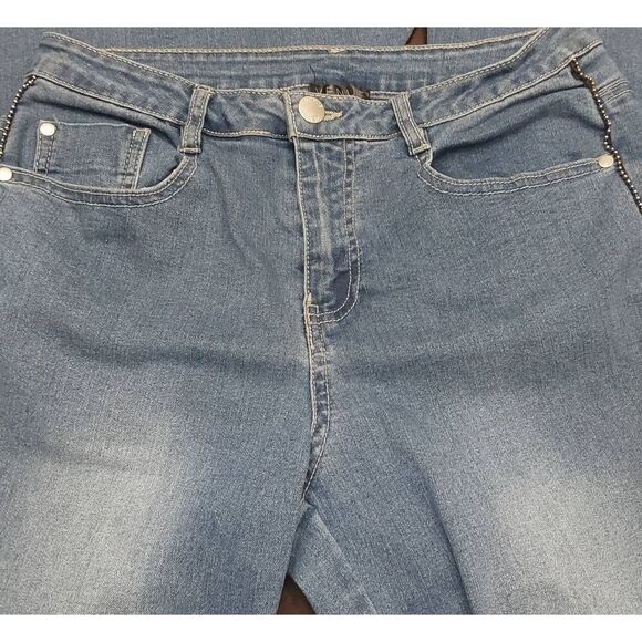 NWOT~VENUS Medium Wash Boho Festival Silver Bead Edge Wide Flare Leg Jeans 10 - Picture 3 of 5